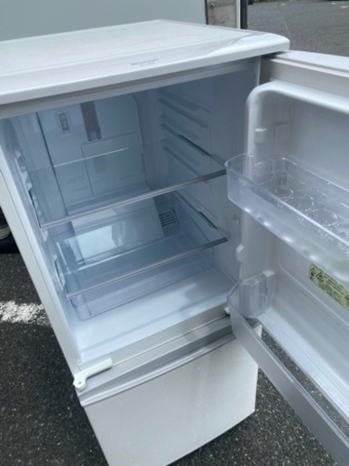 北九州市内配送無料　保証付き 2019年製冷蔵庫/137L/SHARP/シャープ/SJ-14E6-KW/どっちも付け替えドア/2019