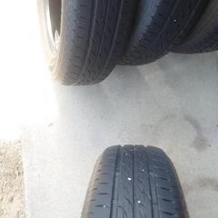 車のパーツの画像