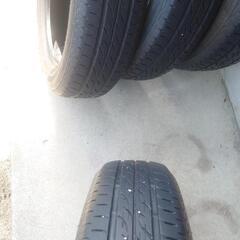 車のパーツの画像