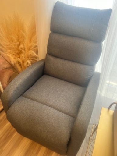 リクライニングチェア　フットネイル　マツエク