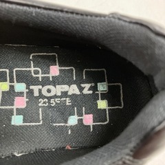 O2406-076 TOPAZ スニーカー ブラック　サイドジップ サイズ:23.5cmEEE キズ汚れ有りの画像