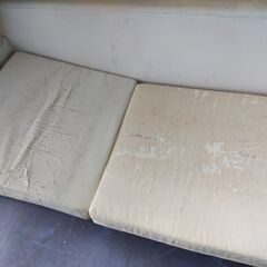 成約済み　￥0【無料】2人 白ソファー 要表皮交換 自然劣化が進んでます　富山市新庄にて引取限定の画像