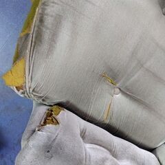 【お渡し先 決定】￥0【無料】1人 昭和の高級ソファー【その2】大破れ 自然劣化が進んでます　富山市新庄にて引取限定の画像