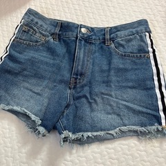 《お値下げしました》美品　レディース　デニム　ショートパンツ