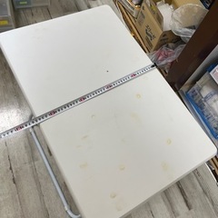 折りたたみテーブルの画像