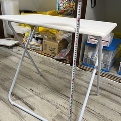 折りたたみテーブルの画像