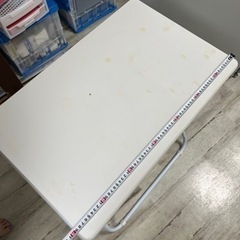 折りたたみテーブルの画像