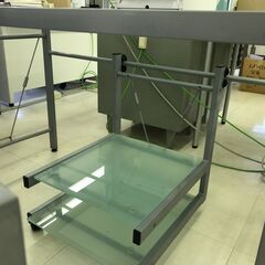 【無料】ガラス製のパソコンデスクあげます！の画像