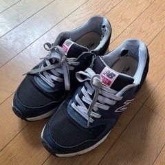 スニーカー　24.5