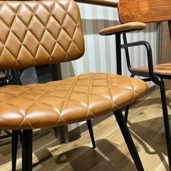 値段交渉可‼️
肘掛け付きアイアンチェア　2種類二脚ずつ
