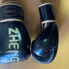 大セール！早い者勝ち美品ボクシンググローブ🥊黒ゴールドの画像
