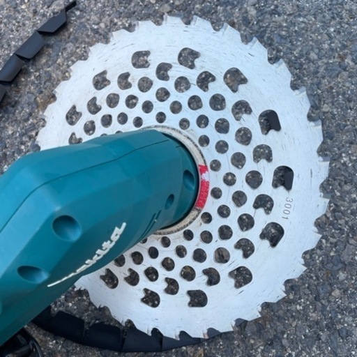 マキタ　makita 充電式草刈機　MUC144UD