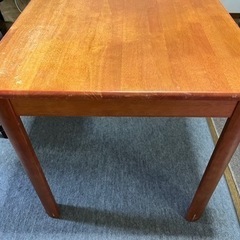 ダイニングテーブルの画像