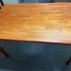 ダイニングテーブルの画像