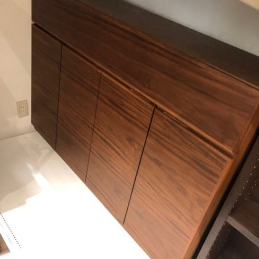 ACTUS 4枚扉キャビネット