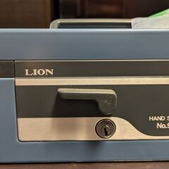 LION事務器手提げ金庫Ｎo95M