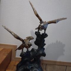 鉄  鷹の置物