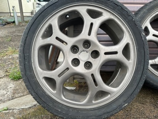 車のパーツ タイヤ、ホイール