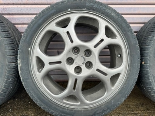 車のパーツ タイヤ、ホイール