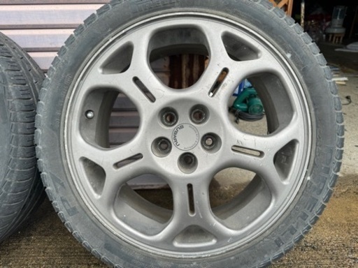 車のパーツ タイヤ、ホイール