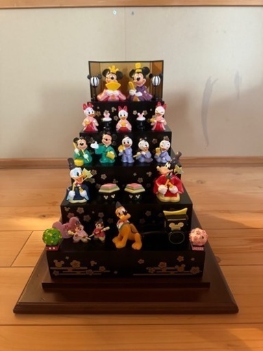 ディズニー　
段飾りお雛様 ブラック　フルセット（専用ケース付き）