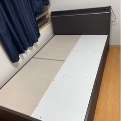 【お譲り先決定】ニトリ　セミダブル　コンセント・収納ありの画像