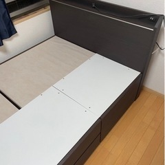 【お譲り先決定】ニトリ　セミダブル　コンセント・収納ありの画像