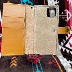 アイフォン13 スマホケース　椿　刺繍　白の画像