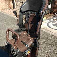 Ｆ03🔴🌀🟢土日も🌕️お子様と🌈土足のまま🔵いろいろなタイプの電動自転車ご試乗可能🟢  🔵電動自転車・リサイクル専門店　🔴　ご試乗をしてから、ご購入できます。  🔴🌀🔴２０インチ、チャイルドシート、２人乗り、３人乗り、１人乗り電動自転車  🔴🔵バカ良心的な電動自転車屋🔴１００日間・安心の無料点検・🌕️無料交換保証サービス付き🟢  🟢後ろチャイルドシートを大きめのかごに変更のオプション無料です。  🔴バッテリーは新品の９０％以上の性能です。  🟣１回の充電で３０Ｋｍ程の画像