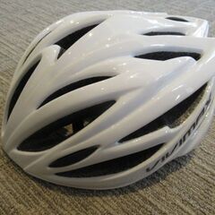 【新品同様】自転車用　軽量サイクルヘルメット　サイズ58～62㎝の画像