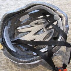 【新品同様】自転車用　軽量サイクルヘルメット　サイズ58～62㎝の画像