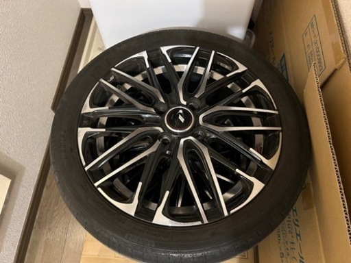 車のパーツ タイヤ、ホイール