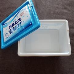 新品 Asahi カルピス Water ウォーター コンテナBOX  水色の画像