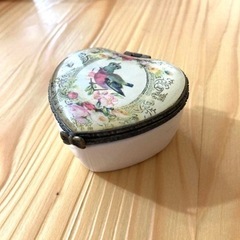アンティーク調　小物入れの画像
