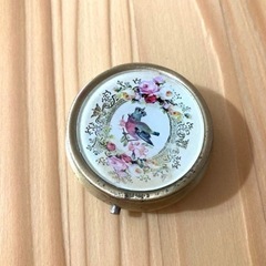 アンティーク調　小物入れの画像