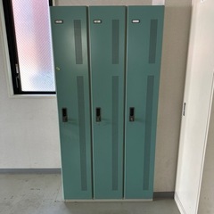 ３人用更衣ロッカー