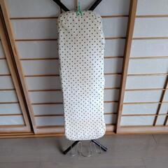 【お値下げしました】アイロン台　折りたたみ式の画像