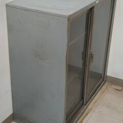 キャビネット　事務·業務用棚　ガラス扉　収納　スチール製 1の画像