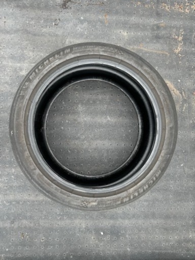 タイヤ　245/40/18 ミシュラン