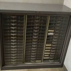 キャビネット　事務·業務用棚　引き出し付き　収納　スチール製 2
