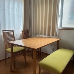 ダイニングテーブルセット　4人掛け