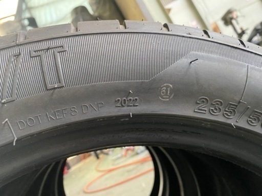 車のパーツ タイヤ、ホイール