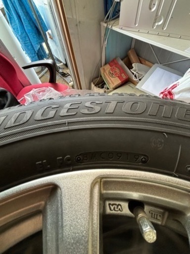 車のパーツ タイヤ、ホイール