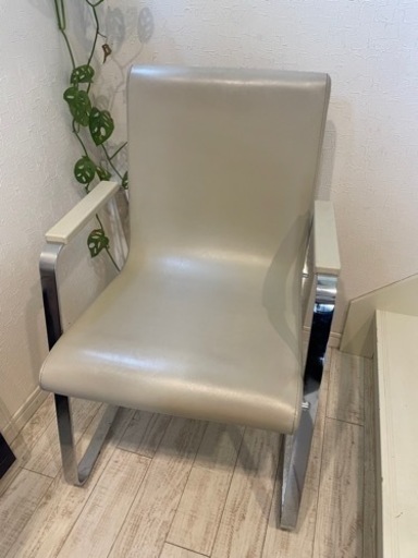 オフィス・リビング家具　椅子4脚セット　肘置き付き