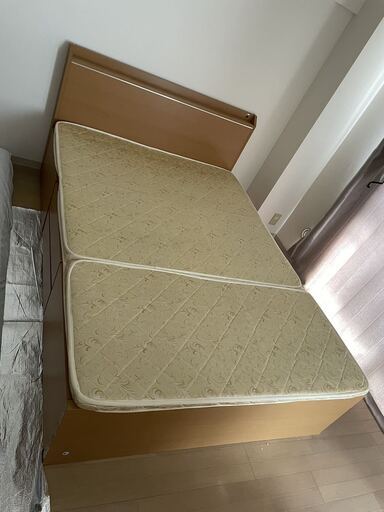 大容量収納スペース有ダブルベッド