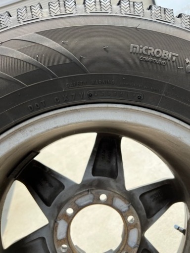 お話し中　
ランクル　 ハイラックス　 スタッドレス　265/65R17