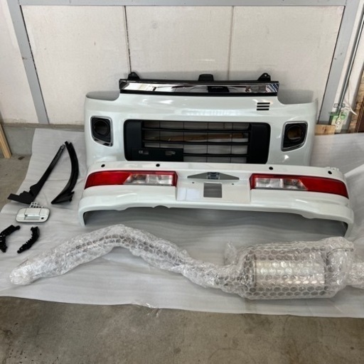 スズキ　エブリイワゴン　DA17W フロントバンパー　リアバンパー　マフラー　新車外し　未使用品