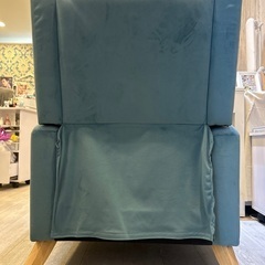 ひとりがけアンティーク風ソファーの画像