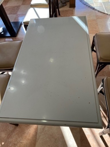 家具 カフェテーブル1  籐製椅子 4セット