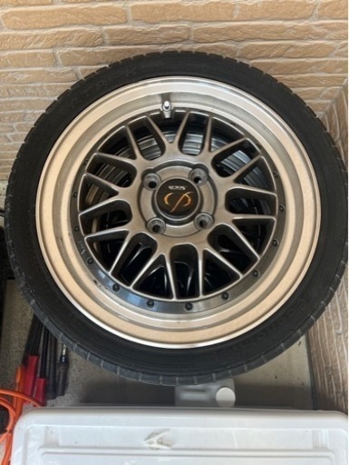 車のパーツ タイヤ、ホイール